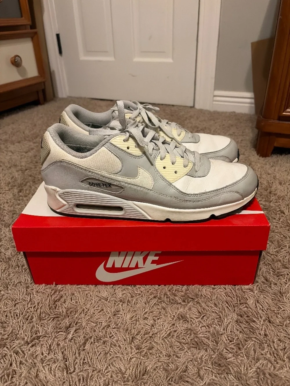 MENS SIZE 13 Air Max 90 GTX (Used)
